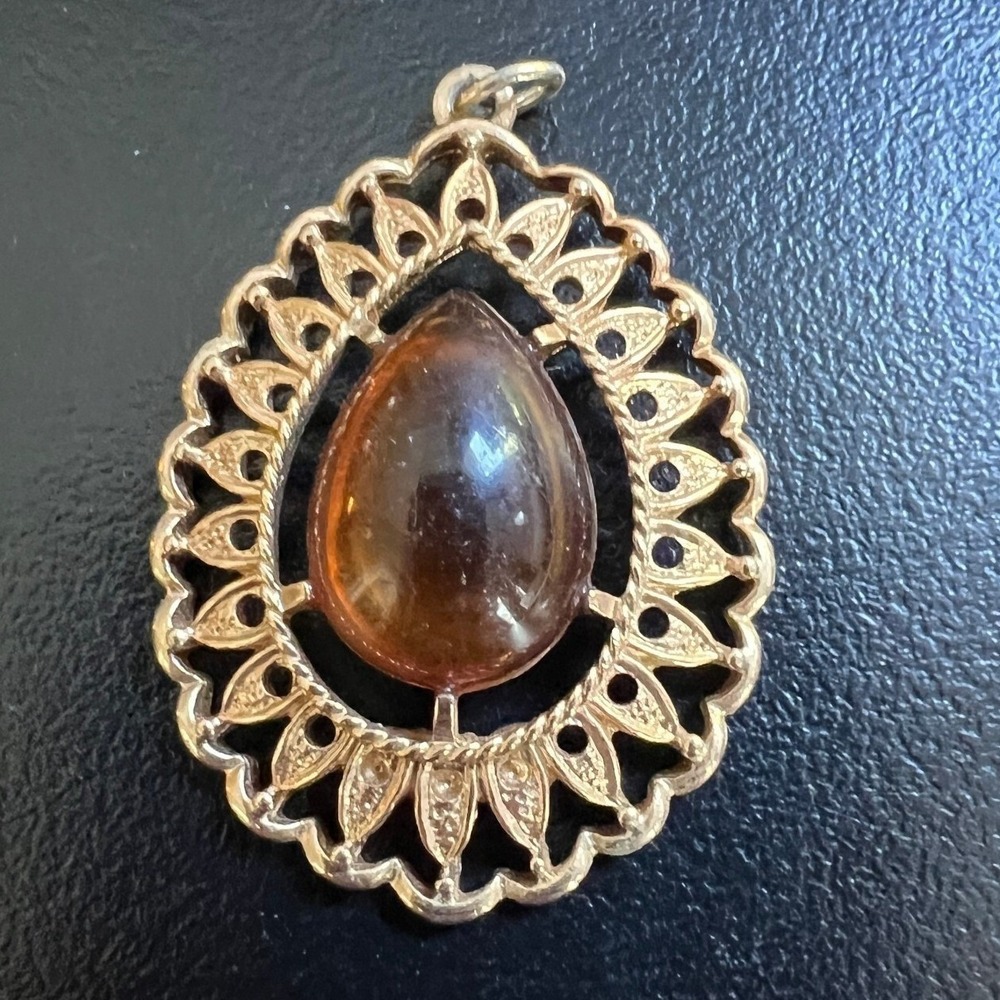Vintage‎ Sarah Coventry Pendant Orange Acrylic Stone Brushed Gold Tone Frame